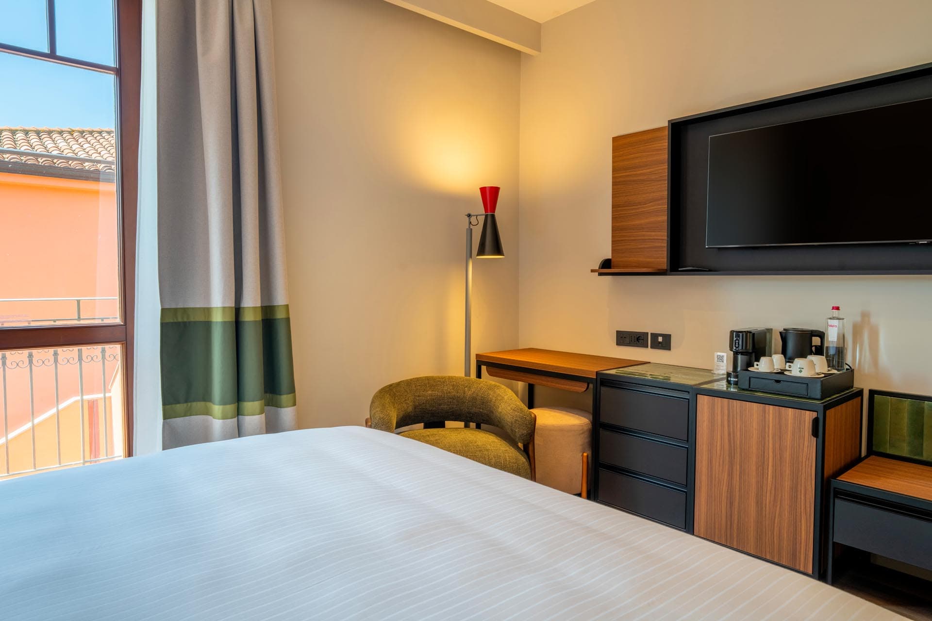 Camera con letto king size e balcone