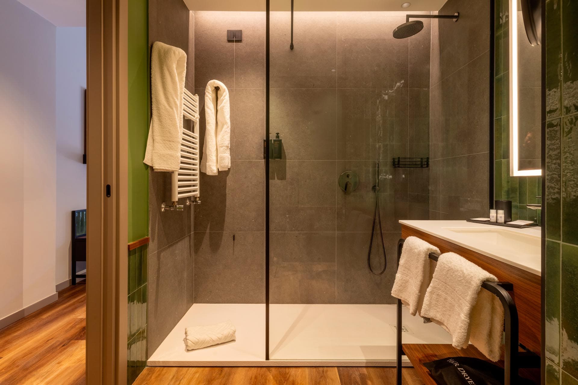 Camera con letto king size e patio